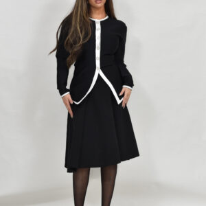 חולצת באנדג׳ שחור ולבן עם כפתורים